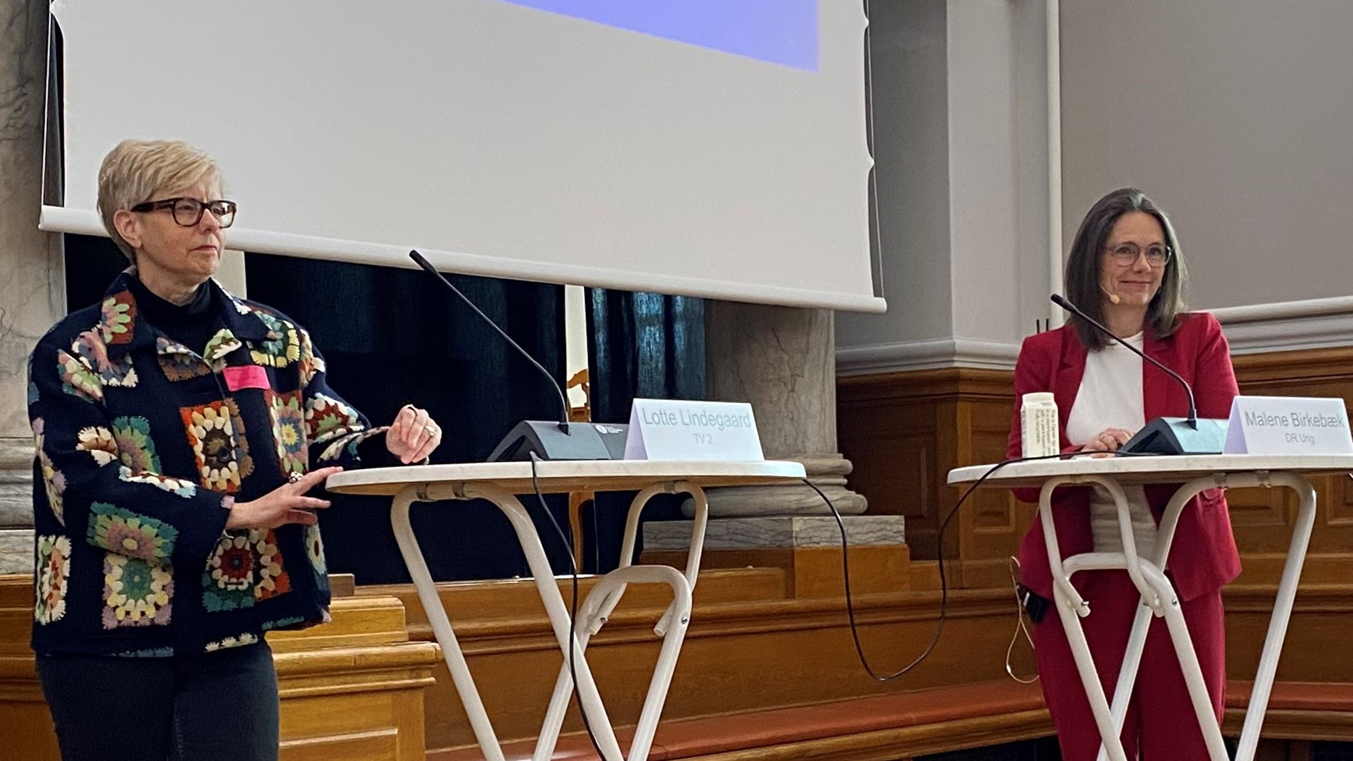 Lotte Lindegaard, indholdsdirektør hos TV2, og Malene Birkebæk, ledende redaktionschef i DR Ung på Christiansborg