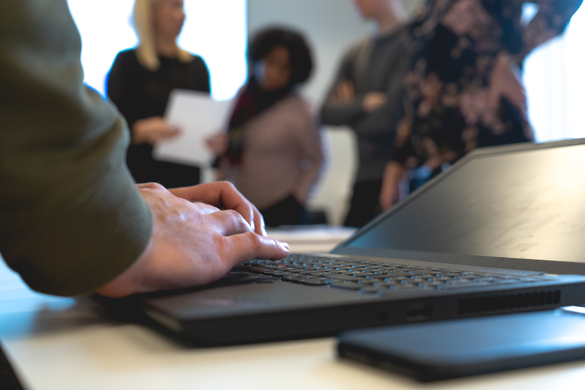 Hænder På Tastatur