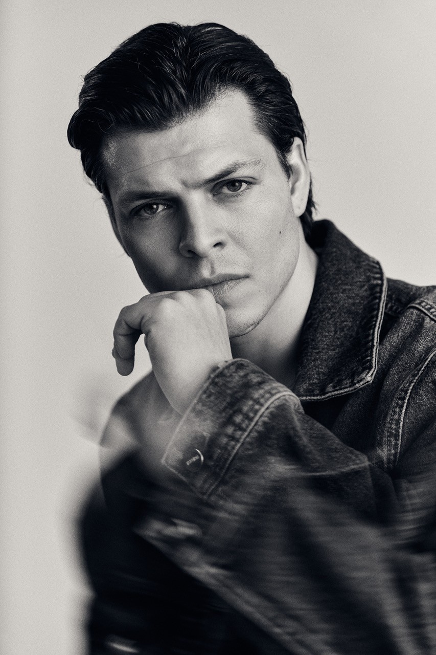 Portrætbillede af Alex Høgh Andersen, skuespiller